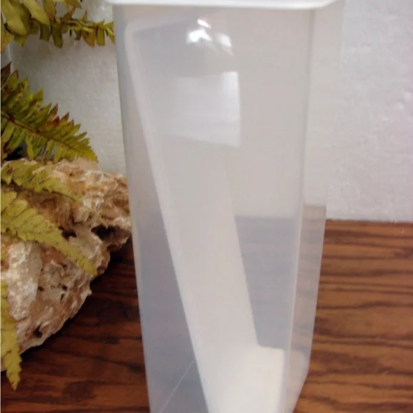 New TupperWare Velveeta Cheese keeper - Picture 4 of 4